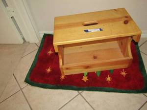 lot 33 image: Small wooden stool with under storage, 132011, also has a entry way Christmas tree rug standard size