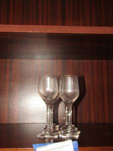 lot 130 image: 6 wine glasses qty 8 clear glass