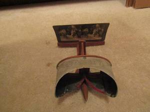 lot 19 image: Antique Stereoscope viewer, mint condition