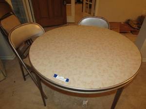 lot 332 image: Round card table with 4 chairs metal style. Could be used for indoor outdoor use