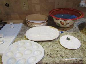 lot 261 image: Hand painted ceramic San Marcus bowl,  Clay art Santiago stone lite pepper bowl