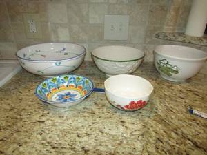 lot 260 image: Pier 1 import bowl, Cordon blue bowl for mixing or salad, white Antica Poonac bowl,  Large savior bowl