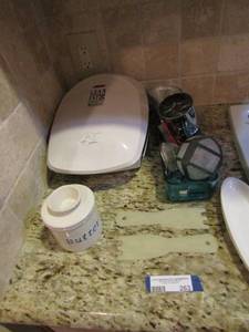 lot 263 image: Cookie cutters, butter dish, sifter, Lean mean grilling machine