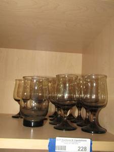 lot 228 image: short stem juice glasses qty 11