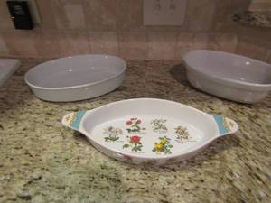 lot 267 image: Kent pottery dish, qty 2 white oven dishes