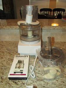 lot 257 image: Cuisinart food processor barley used works great all pieces are with it plus a vs. tape on how to use.