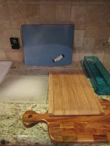 lot 265 image: Cutting boards qty 3, place matts,
