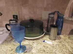 lot 27 image: Misc. kitchen lot with various items, check out the picture