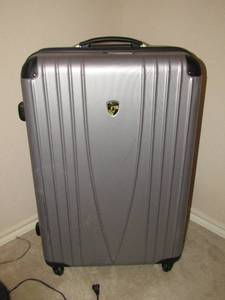 lot 335 image: Hays Hard shell greysilver rolling luggauge case with handle in great condition. Perfect for your holiday travels