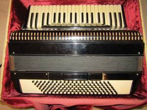lot 280 image: Accordion-  Blackstone in case, Amazing condition
