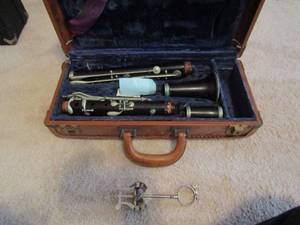 lot 15 image: G. Pruefer clarinet, no mouth piece, Lyre