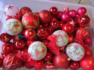 lot 362 image: Clear tote of red and pink Christmas bulbs for tree dcor,