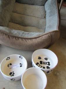 lot 373 image: 3 small glass dog food water bowls, used doggy beds qty 2