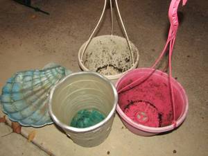 lot 344 image: 2 hanging pot planters, small waste basket, shell dcor