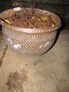 lot 356 image: 13 ceramic outdoor planter