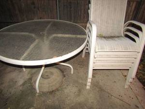 lot 357 image: PATIO SET - 2847 metal glass top outdoor patio table with 4 chairs. Great condition