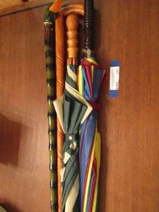 lot 341 image: 2 umbrellas, Handmade in India wooden walking stick, Hand crafted twirl stick cane with a duck head on top
