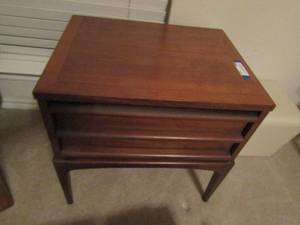 lot 338 image: Lane furniture bedside table  222217  nice 1 drawer solid wood