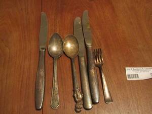 lot 390 image: Various silver platted silverware pieces qty 6