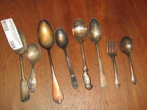 lot 389 image: Wm Rodgers silver ware lot, its silver platted qty is 8 pieces