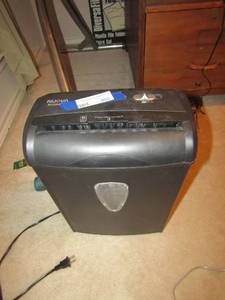 lot 405 image: Nouvon black office shredder works great,