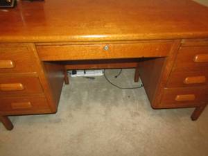 lot 392 image: 7 drawer blonde solid wood desk, 295934 well used but lots of life left, ENJOY