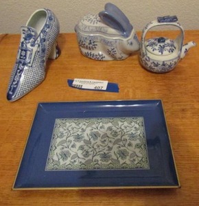 lot 407 image: Blue glass dcor, shoe, rabbit, handled mini tea pot