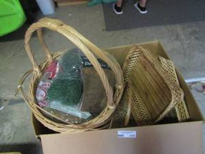 lot 414 image: Large lot of handled wicker baskets qty 5 plus