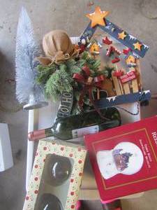 lot 424 image: Christmas lot includes, tree dcor and more