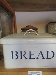 lot 429 image: Clear glass covered cookie jar, tin vintage bread box