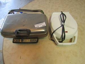 lot 435 image: Vintage GE electric waffle maker, Oster waffle maker, footed small cutting board