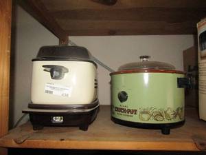 lot 436 image: Westbend slow cooker, Rival crock pot