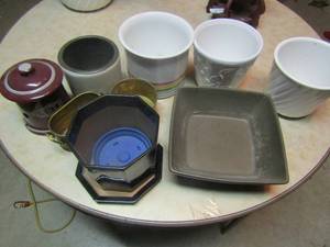 lot 445 image: Lot of planter pots