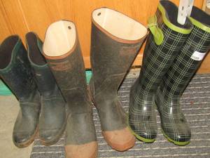 lot 449 image: womens rain boots size 6 qty 2, Mens rain work boots size 10