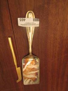 lot 465 image: Tawan gold platted cake knife, Silver platted spatula
