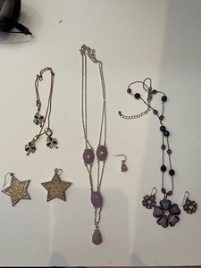 lot 122 image: 3 necklace and earring sets plus 1 pair of gold star earrings