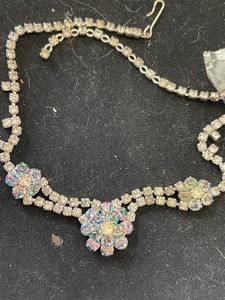 lot 140 image: Stunning vintage faux diamond necklace