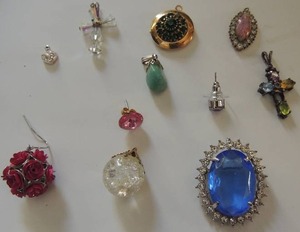 lot 172 image: 9 pendants without chains