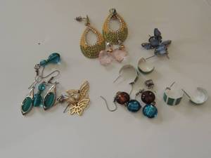lot 121 image: 10 pair matching earrings