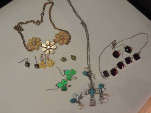lot 129 image: 2 necklaces each with matching earrings, one necklace and 4 sets of earrings