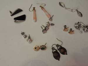 lot 130 image: 10 pair matching earrings