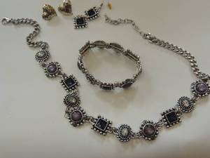 lot 142 image: Southwest inspired necklace with matching bracelet and 2 pair of matching earrings