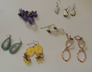 lot 124 image: 4 pair matching earrings and 3 singles