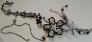 lot 278 image: jewlery statement piece