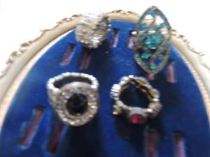 lot 291 image: 4 stretch rings