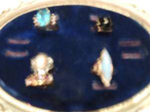 lot 186 image: 5 fashion rings