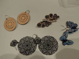 lot 197 image: 4 sets  of earrings
