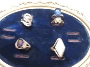 lot 204 image: 5 fashion rings