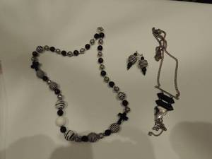 lot 211 image: 2 necklaces and 1 matching pair earrings