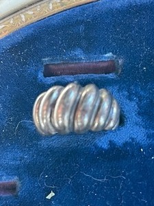 lot 327 image: Sterling Silver ring